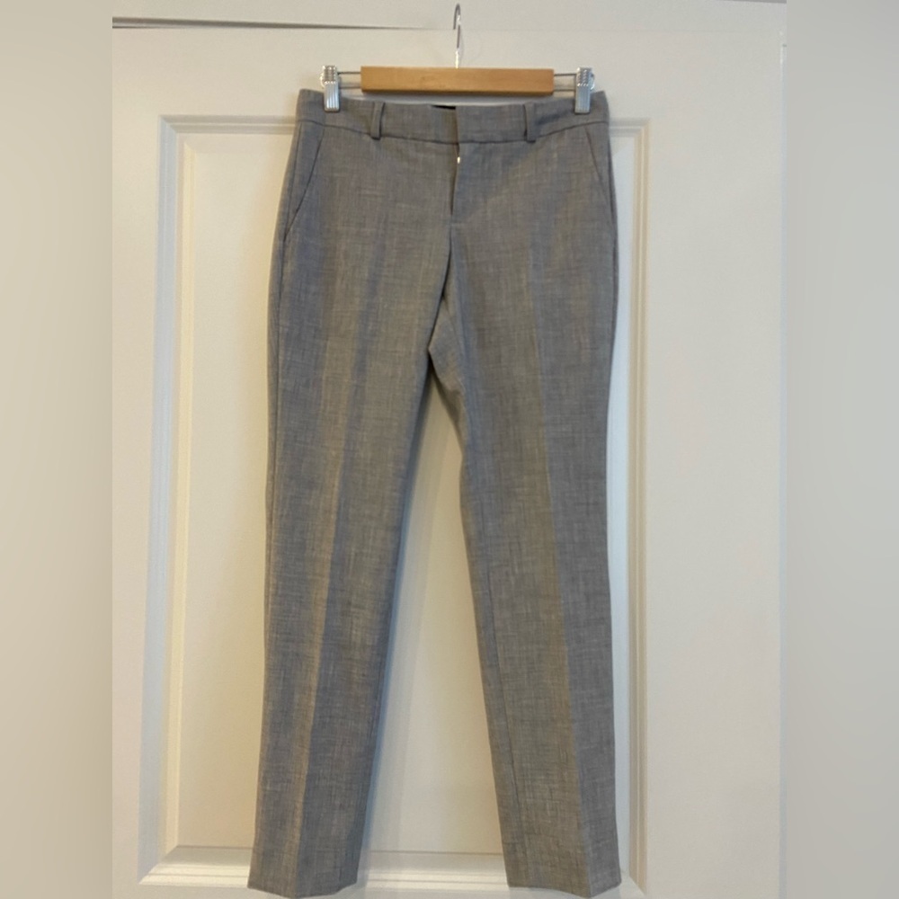 #123 Banana Republic size 0P in a light grey trousers in great condition